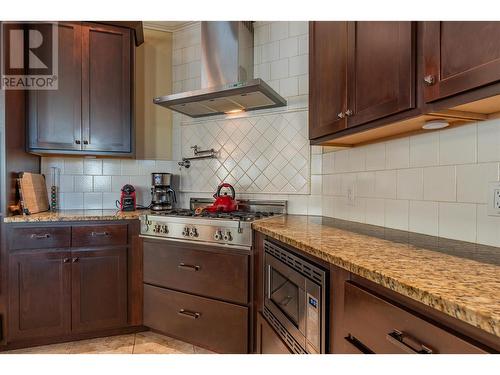 539 Blake Court, Warfield, BC - Indoor Photo Showing Kitchen