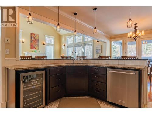 539 Blake Court, Warfield, BC - Indoor Photo Showing Kitchen