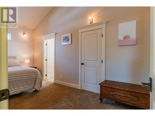 539 Blake Court, Warfield, BC - Indoor Photo Showing Bedroom