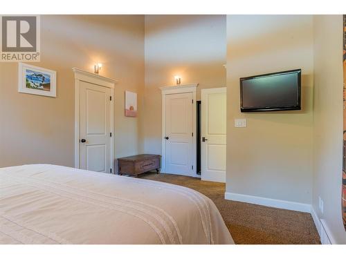 539 Blake Court, Warfield, BC - Indoor Photo Showing Bedroom