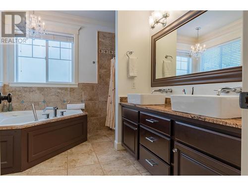 539 Blake Court, Warfield, BC - Indoor Photo Showing Bathroom