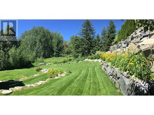 539 Blake Court, Warfield, BC - Outdoor