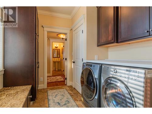 539 Blake Court, Warfield, BC - Indoor Photo Showing Laundry Room