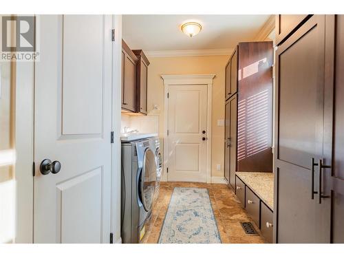 539 Blake Court, Warfield, BC - Indoor Photo Showing Laundry Room