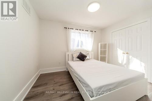 24 Jessica Drive, Barrie, ON - Indoor Photo Showing Bedroom