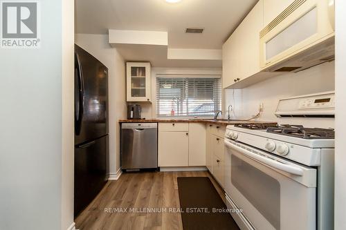 24 Jessica Drive, Barrie, ON - Indoor Photo Showing Kitchen