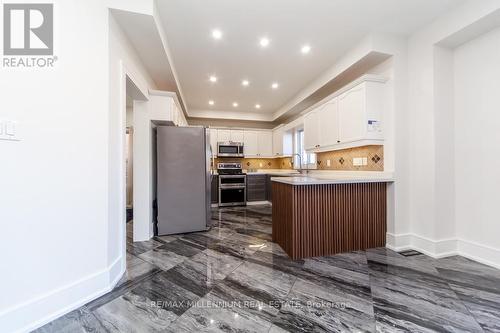 24 Jessica Drive, Barrie, ON - Indoor Photo Showing Kitchen