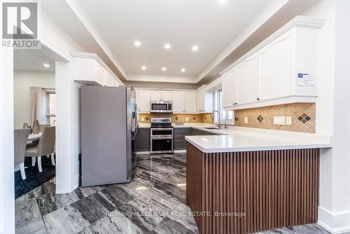 24 Jessica Drive, Barrie, ON - Indoor Photo Showing Kitchen