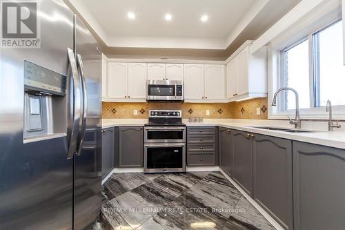 24 Jessica Drive, Barrie, ON - Indoor Photo Showing Kitchen With Upgraded Kitchen