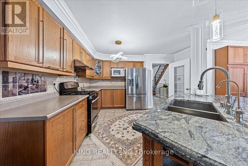 117 Banbrooke Crescent, Newmarket, ON - Indoor Photo Showing Kitchen With Double Sink