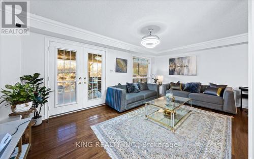 117 Banbrooke Crescent, Newmarket, ON - Indoor Photo Showing Living Room