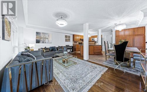 117 Banbrooke Crescent, Newmarket, ON - Indoor Photo Showing Living Room