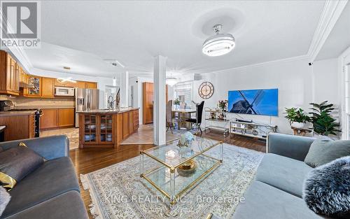 117 Banbrooke Crescent, Newmarket, ON - Indoor Photo Showing Living Room