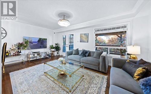 117 Banbrooke Crescent, Newmarket, ON - Indoor Photo Showing Living Room