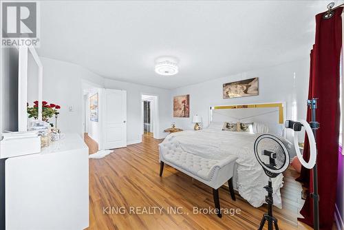 117 Banbrooke Crescent, Newmarket, ON - Indoor Photo Showing Bedroom