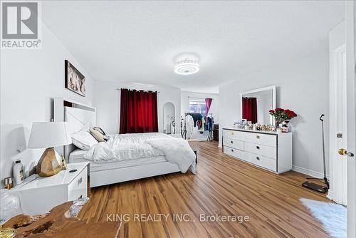 117 Banbrooke Crescent, Newmarket, ON - Indoor Photo Showing Bedroom