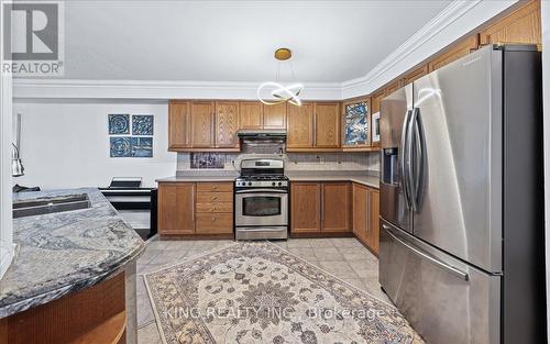 117 Banbrooke Crescent, Newmarket, ON - Indoor Photo Showing Kitchen With Stainless Steel Kitchen With Double Sink