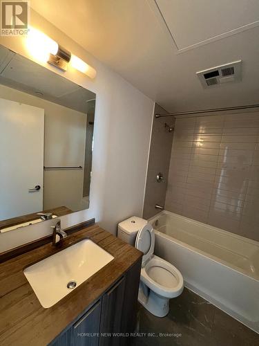 6001 - 11 Wellesley Street, Toronto, ON - Indoor Photo Showing Bathroom