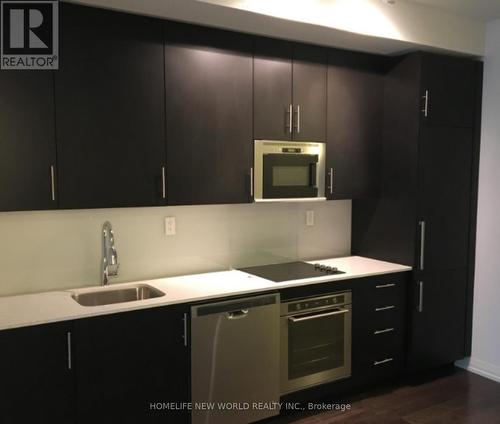 501 - 460 Adelaide Street E, Toronto, ON - Indoor Photo Showing Kitchen