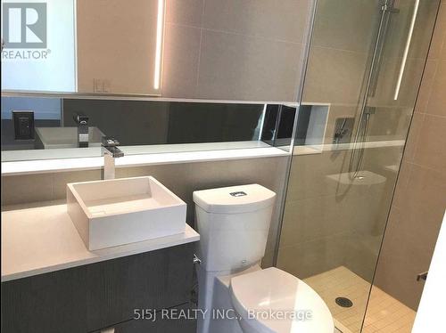 905 - 215 Queen Street W, Toronto, ON - Indoor Photo Showing Bathroom