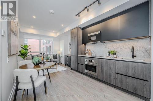 910 - 108 Peter Street, Toronto, ON - Indoor Photo Showing Kitchen With Upgraded Kitchen