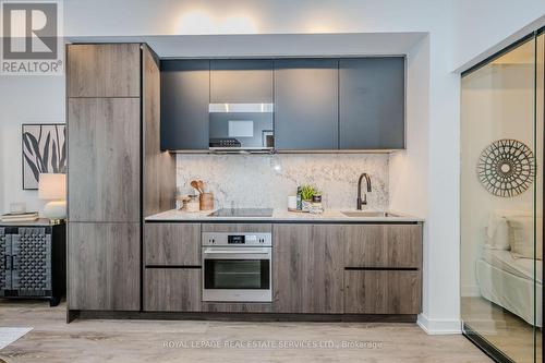 910 - 108 Peter Street, Toronto, ON - Indoor Photo Showing Kitchen