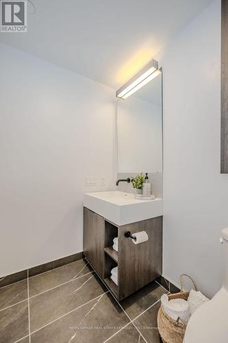 910 - 108 Peter Street, Toronto, ON - Indoor Photo Showing Bathroom