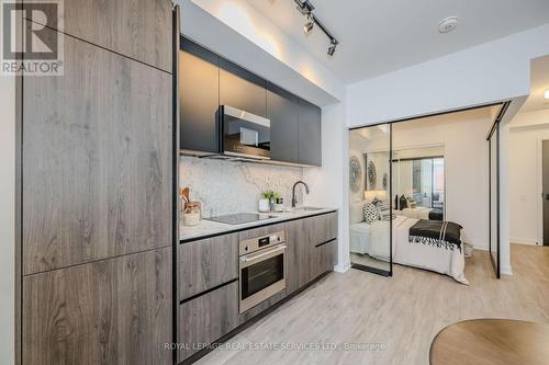 910 - 108 Peter Street, Toronto, ON - Indoor Photo Showing Kitchen