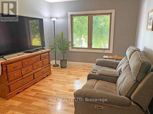 27 Amanda Street, Orangeville, ON - Indoor