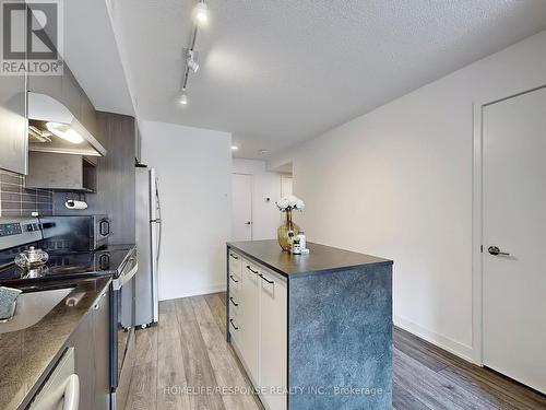 711 - 1131 Cooke Boulevard, Burlington, ON - Indoor Photo Showing Kitchen