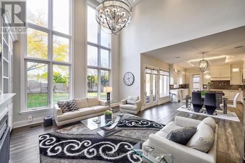 390 Sandhurst Drive, Oakville, ON - Indoor Photo Showing Living Room