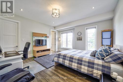 390 Sandhurst Drive, Oakville, ON - Indoor Photo Showing Bedroom