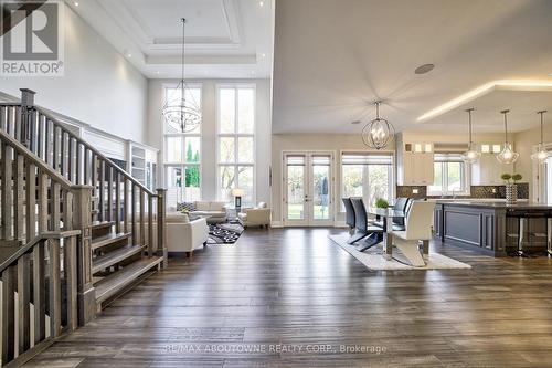 390 Sandhurst Drive, Oakville, ON - Indoor Photo Showing Dining Room