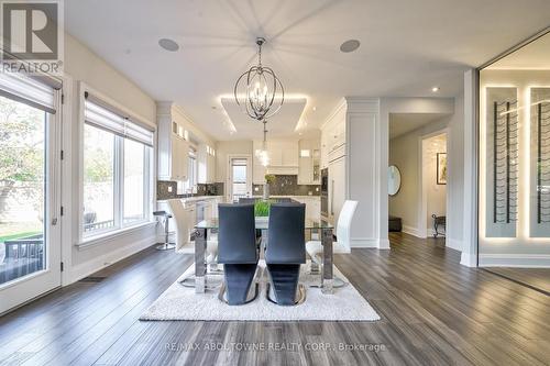 390 Sandhurst Drive, Oakville, ON - Indoor Photo Showing Living Room