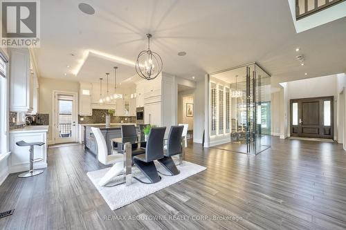 390 Sandhurst Drive, Oakville, ON - Indoor Photo Showing Kitchen With Upgraded Kitchen