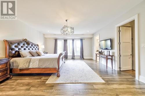 390 Sandhurst Drive, Oakville, ON - Indoor Photo Showing Bedroom