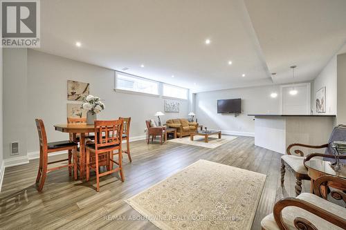 390 Sandhurst Drive, Oakville, ON - Indoor Photo Showing Living Room