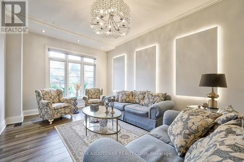 390 Sandhurst Drive, Oakville, ON - Indoor Photo Showing Living Room