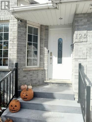 125 Municipal Street, Guelph, ON - Outdoor