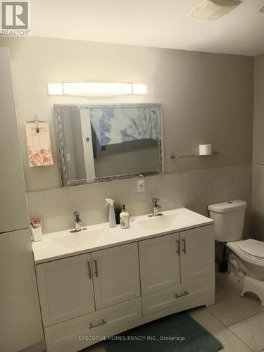 125 Municipal Street, Guelph, ON - Indoor Photo Showing Bathroom