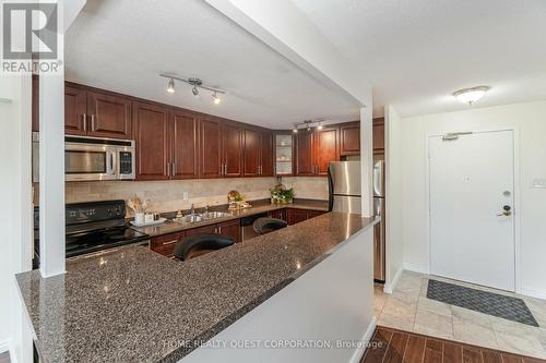 403 - 3120 Kirwin Avenue, Mississauga, ON - Indoor Photo Showing Kitchen With Double Sink