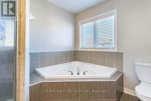 11 Sky Harbour Drive, Brampton, ON - Indoor Photo Showing Bathroom