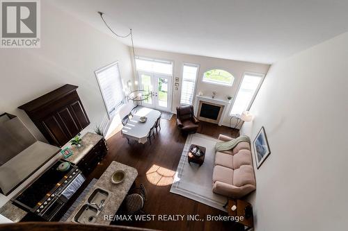 29 Northwest Court, Halton Hills, ON - Indoor Photo Showing Living Room