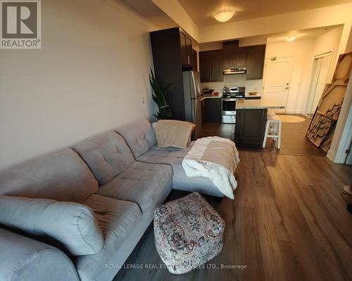 817 - 2490 Old Bronte Road, Oakville, ON - Indoor Photo Showing Living Room