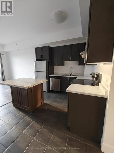 817 - 2490 Old Bronte Road, Oakville, ON - Indoor Photo Showing Kitchen