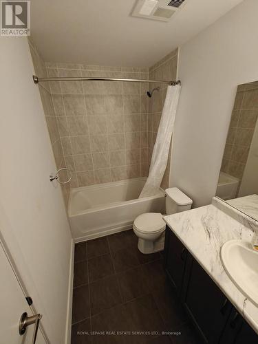 817 - 2490 Old Bronte Road, Oakville, ON - Indoor Photo Showing Bathroom