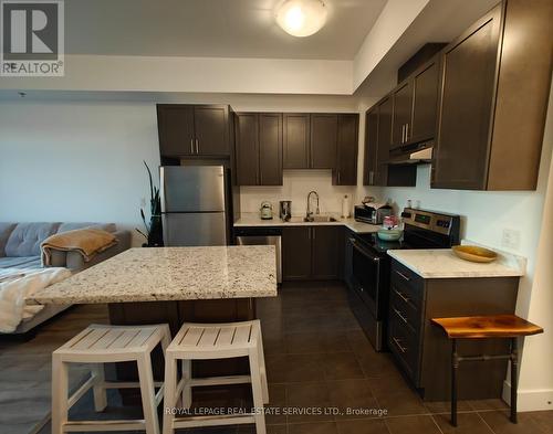 817 - 2490 Old Bronte Road, Oakville, ON - Indoor Photo Showing Kitchen With Stainless Steel Kitchen