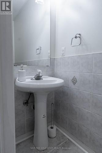 75 Saintsbury Crescent, Brampton, ON - Indoor Photo Showing Bathroom