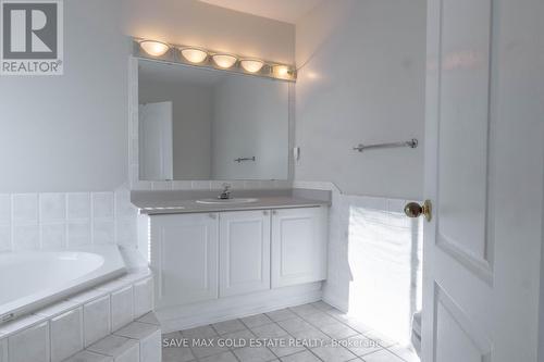 75 Saintsbury Crescent, Brampton, ON - Indoor Photo Showing Bathroom