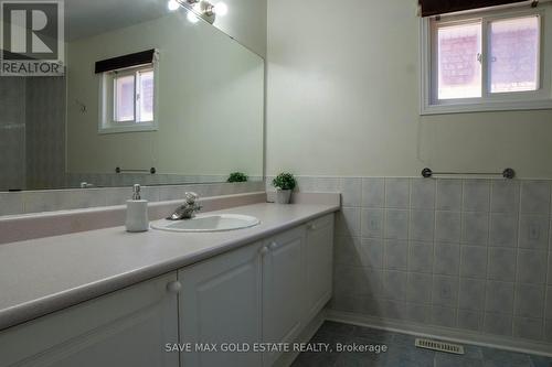 75 Saintsbury Crescent, Brampton, ON - Indoor Photo Showing Bathroom